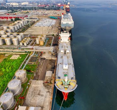  中东战火直指能源命脉，油价飙升逼近高位；欧洲气价大幅跳涨，全球供应链承压。 股票财经