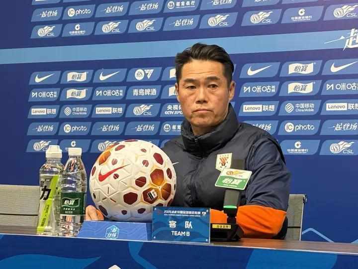  泰山客场四球惨败玉昆；韩导勇担责，宿茂臻呼吁团结总结；间歇期成转机关键。 体育新闻