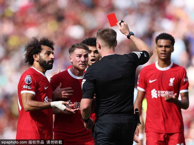 幕后真相：豪门转会背后的战术博弈与生存法则 体育新闻