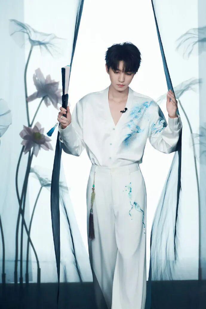 王俊凯新中式造型深度解析：水墨元素如何重塑东方美学审美范式