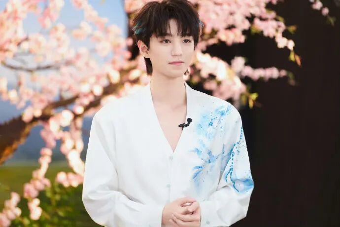  王俊凯新中式造型深度解析：水墨元素如何重塑东方美学审美范式 时尚用品