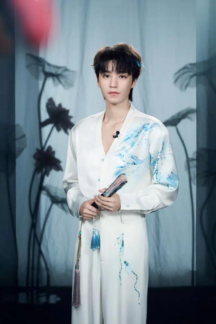  王俊凯新中式造型深度解析：水墨元素如何重塑东方美学审美范式 时尚用品