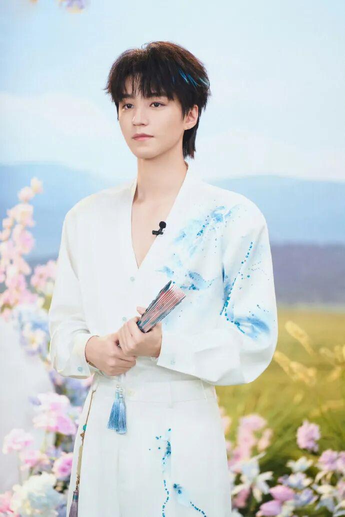  王俊凯新中式造型深度解析：水墨元素如何重塑东方美学审美范式 时尚用品