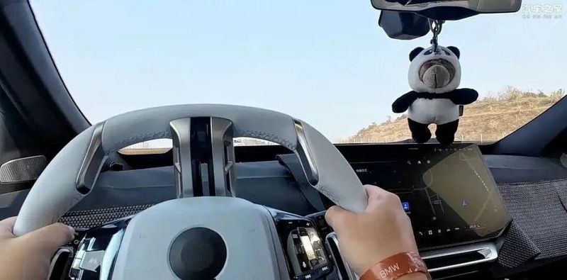  800V架构+900km续航：深度解析国产宝马iX3长轴距版核心技术升级 汽车科技