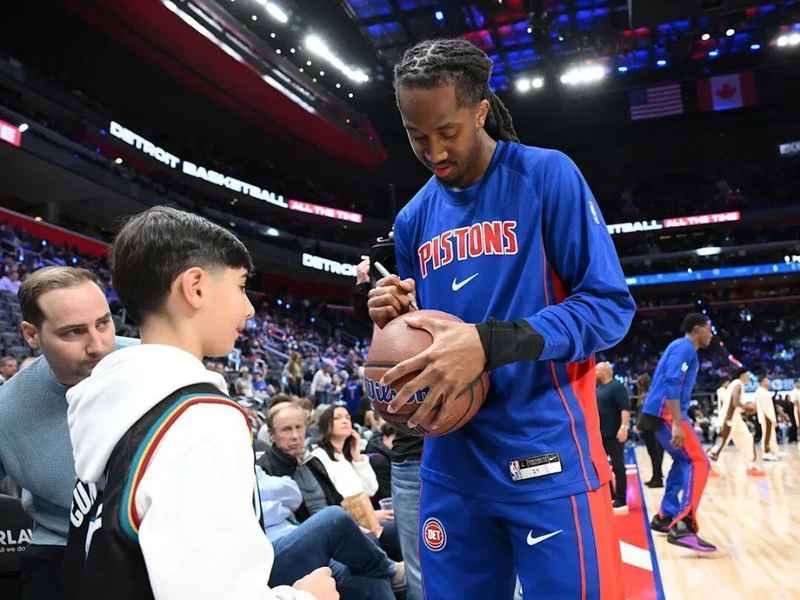  活塞的意外收获：达尼斯·詹金斯如何从饮水机管理员逆袭成核心轮换 体育新闻