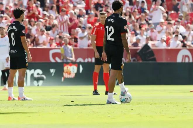 法律视角解析：球员静默抗议为何不被认定为罢工——职业足球劳资关系边界的深度剖析 体育新闻