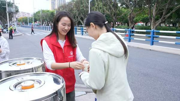  铜梁龙体育场首秀：一场中超联赛背后的精细化运营密码 体育新闻