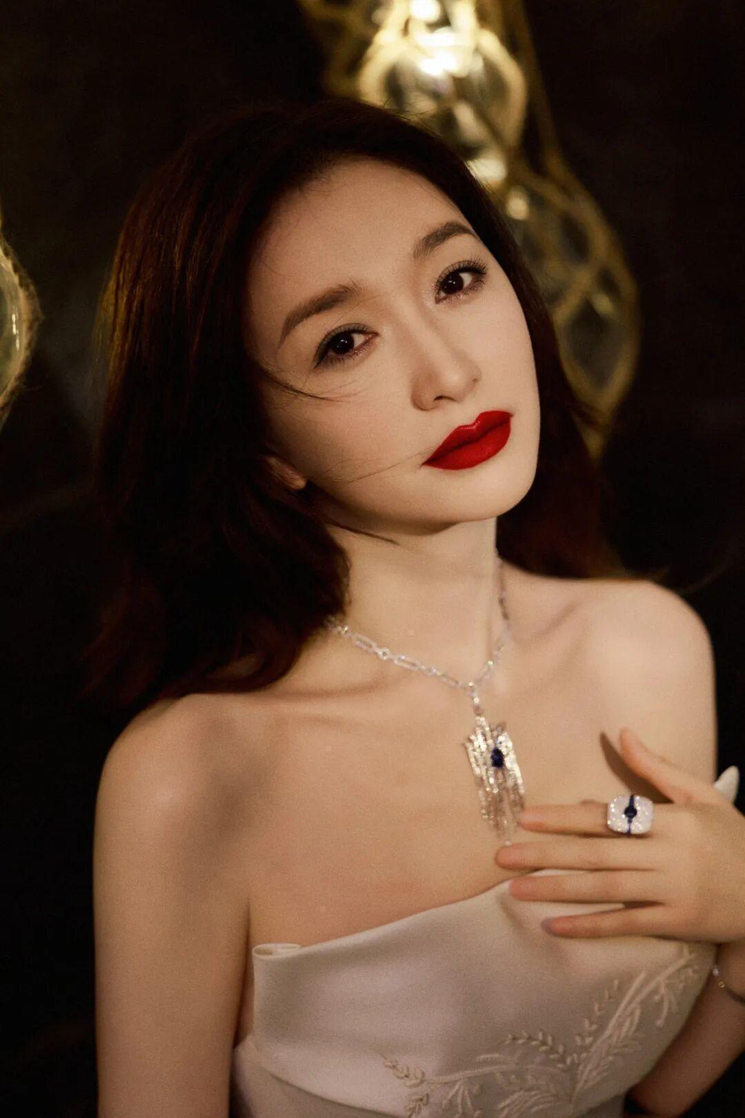  娱乐圈公关博弈内幕：从薛之谦举报李雨桐看明星危机处理法则 娱乐新闻